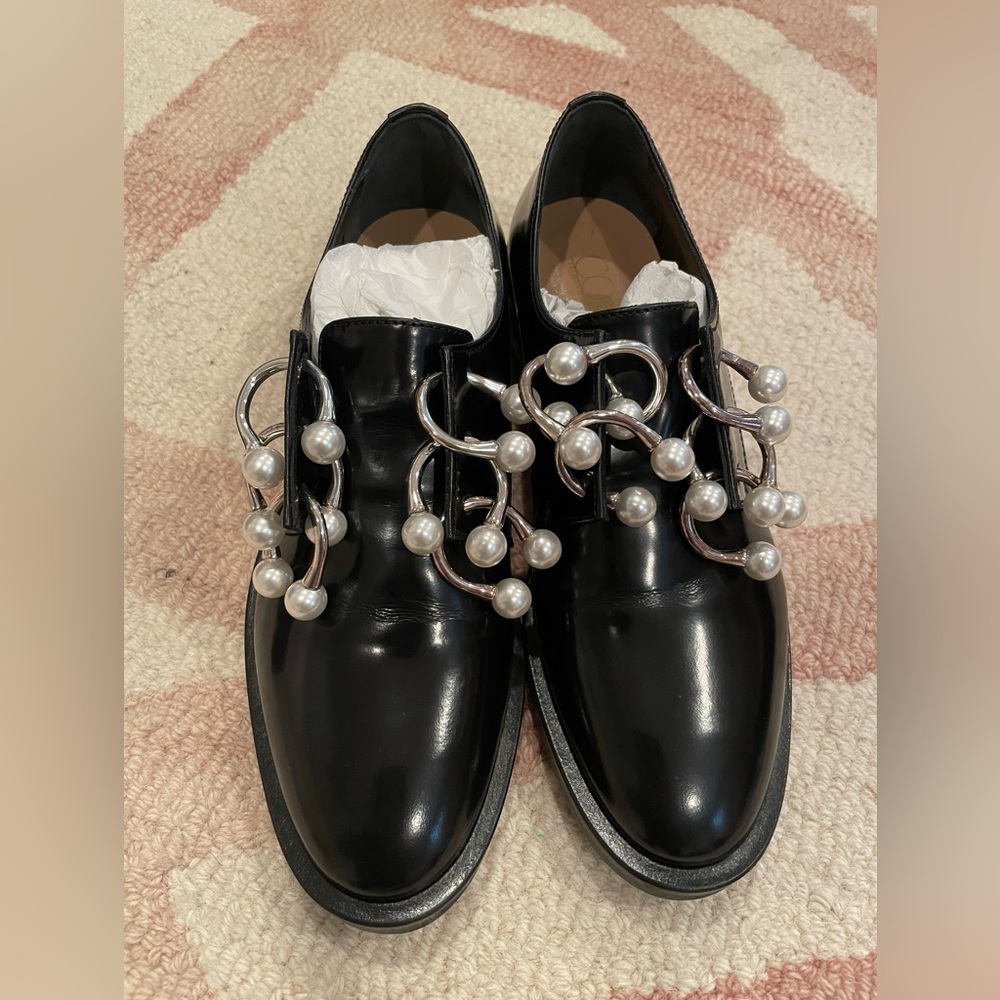 Coliac black oxford/loafer with pearl rings